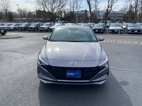 Certified 2023 Hyundai Elantra SE image 3