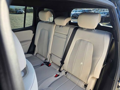 Used 2025 Mercedes-Benz GLB 250 4MATIC image 19