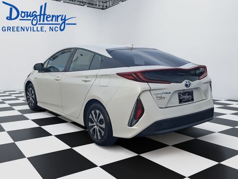 Used 2021 Toyota Prius Prime LE FWD image 3