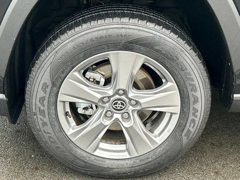 Used 2025 Toyota RAV4 XLE AWD/4WD image 15