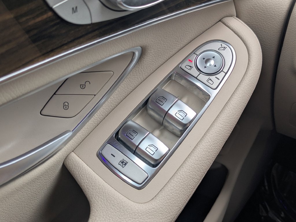 Certified 2022 Mercedes-Benz GLC 300 w/ Premium Package Lite image 9
