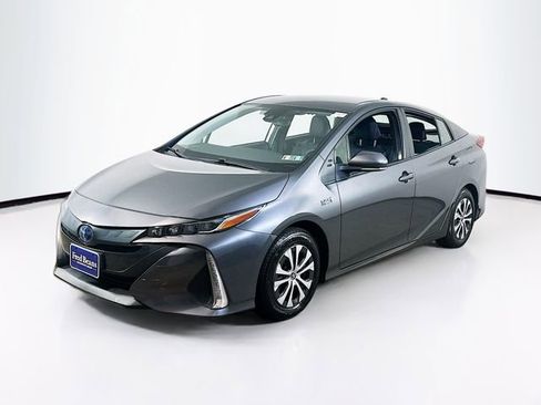Used 2021 Toyota Prius Prime XLE FWD image 3