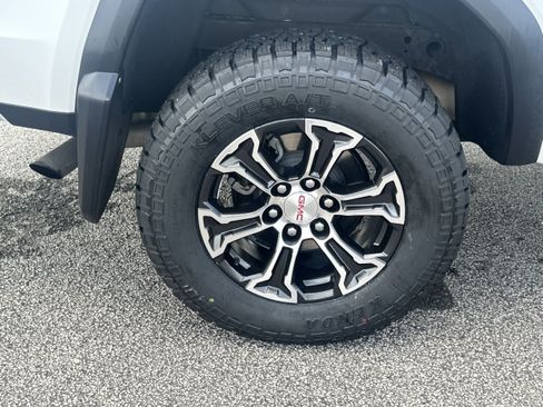 Used 2023 GMC Canyon AT4 w/ AT4 Premium Package AWD/4WD image 17