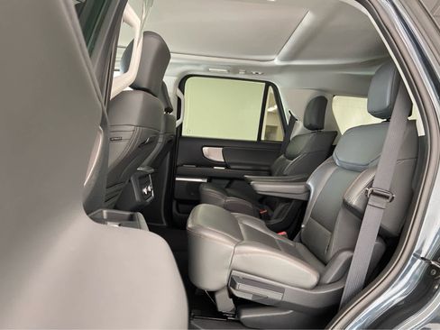 Used 2025 Ford Expedition Active image 16