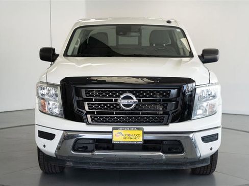 Used 2021 Nissan Titan SV w/ SV Convenience Package image 2