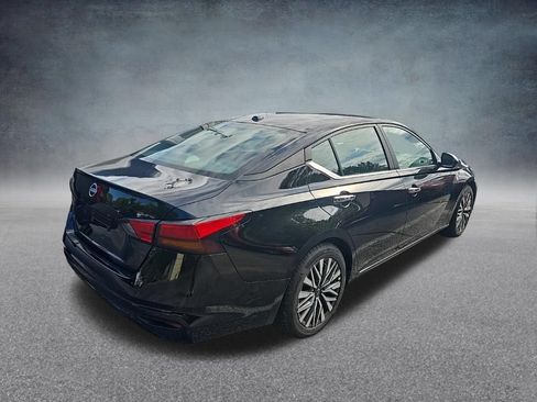 Used 2025 Nissan Altima 2.5 SV FWD image 7
