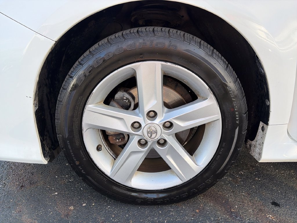 Used 2012 Toyota Camry SE FWD image 23