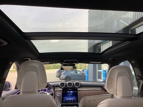 Used 2025 Mercedes-Benz GLC 300 4MATIC image 16