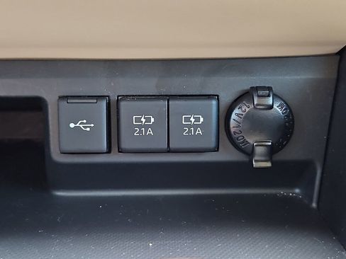 Used 2020 Toyota Highlander Limited FWD image 27