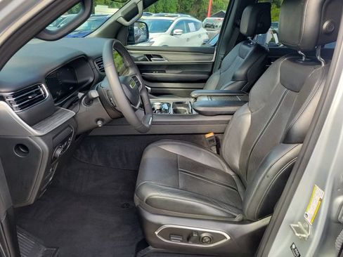 Used 2024 Jeep Wagoneer L Series II w/ Flexible Seating Group AWD/4WD image 20