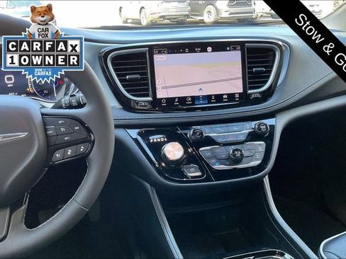 Used 2026 Chrysler Pacifica Limited w/ S Appearance Package FWD image 5
