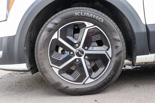 Used 2024 Kia Niro EX FWD image 12