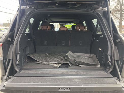 Certified 2025 Lincoln Navigator L Reserve image 15