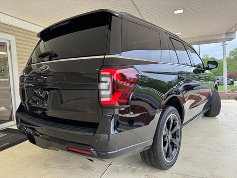 Used 2024 Ford Expedition Limited AWD/4WD image 7