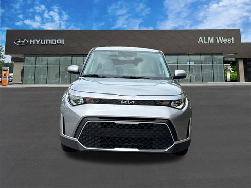 Used 2025 Kia Soul LX w/ LX Technology Package FWD image 2