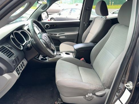 Used 2014 Toyota Tacoma 4x4 Double Cab w/ SR5 Package image 6
