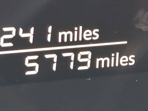 Used 2025 Nissan Kicks SV FWD image 25