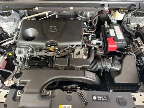 Used 2021 Toyota RAV4 LE image 34