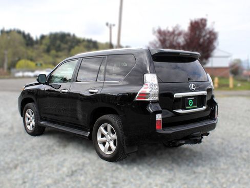 Used 2011 Lexus GX 460 w/ Convenience Pkg image 5