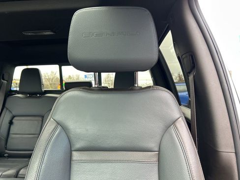 Used 2022 GMC Sierra 3500 Denali w/ Denali Ultimate Package image 24