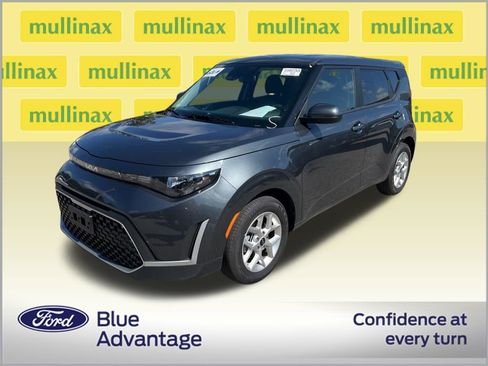 Used 2025 Kia Soul LX w/ LX Technology Package FWD image 2