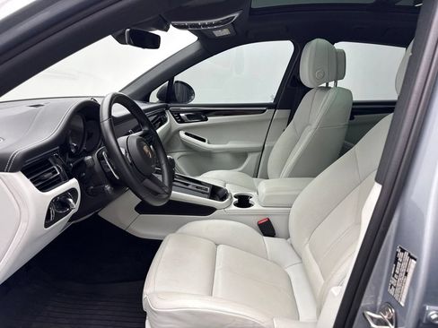 Certified 2024 Porsche Macan Turbo AWD/4WD image 5