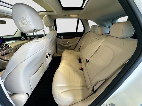 Used 2020 Mercedes-Benz GLC 300 4MATIC image 25