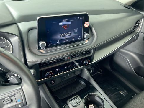 Used 2025 Nissan Rogue SV image 25