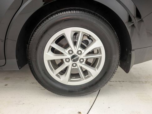 Used 2022 Kia Carnival LX image 29