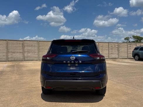 Certified 2025 Nissan Rogue SV FWD image 20