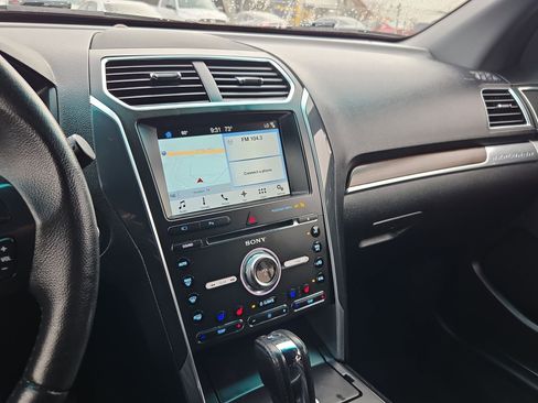 Used 2017 Ford Explorer Limited image 22