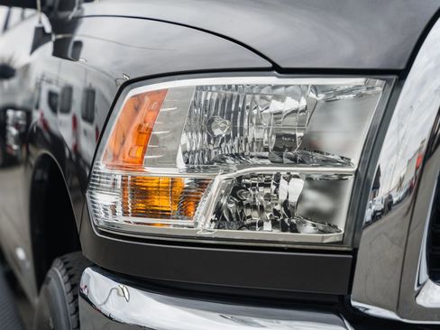 Used 2017 RAM 2500 Tradesman w/ Chrome Appearance Group image 17