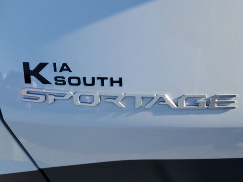 Used 2023 Kia Sportage EX image 7