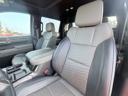 Used 2024 Chevrolet Silverado 1500 ZR2 AWD/4WD image 21