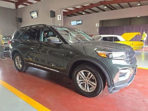 Used 2022 Ford Explorer XLT w/ Equipment Group 202A AWD/4WD image 3