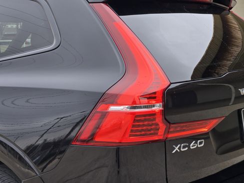 Used 2023 Volvo XC60 B5 Ultimate w/ Climate Package image 15