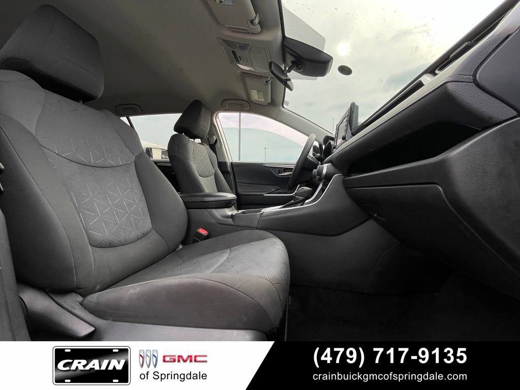 Used 2020 Toyota RAV4 XLE FWD image 30