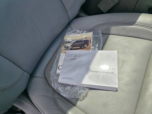 Used 2021 Chevrolet Traverse Premier image 32