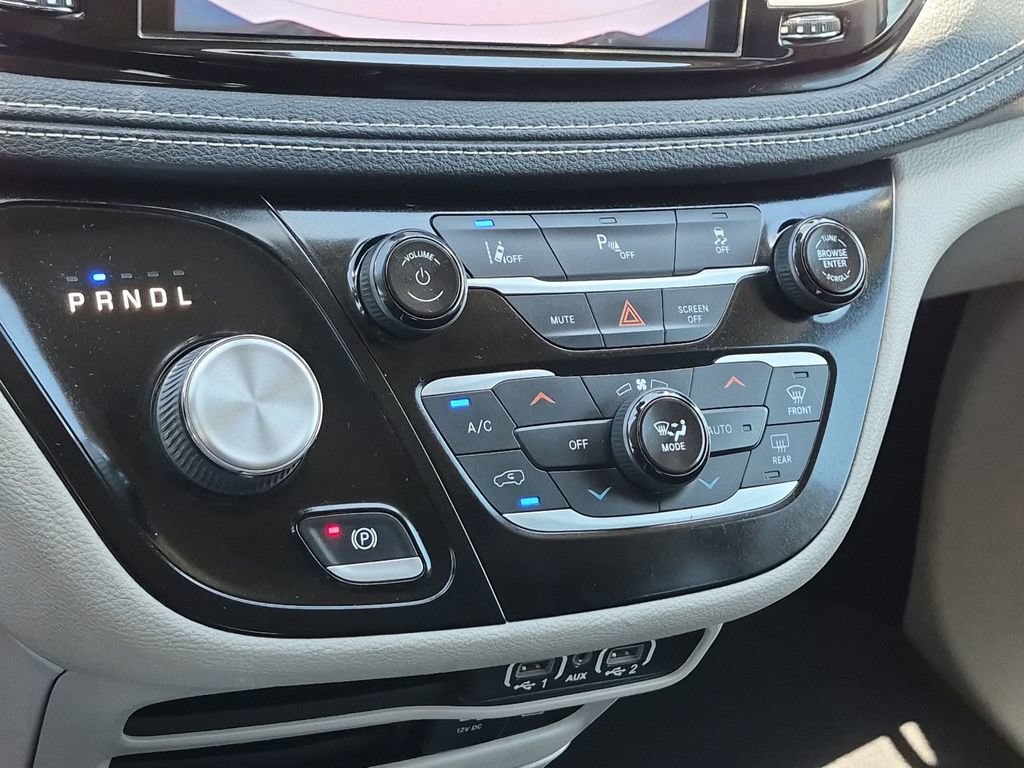 Used 2022 Chrysler Pacifica Touring-L FWD image 26