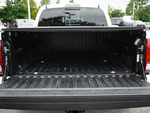 Used 2022 Toyota Tacoma SR5 w/ Technology Package RWD image 29