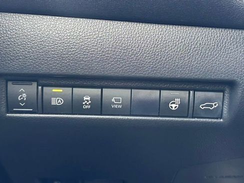 Used 2021 Toyota Venza Limited w/ Advanced Technology Package image 17