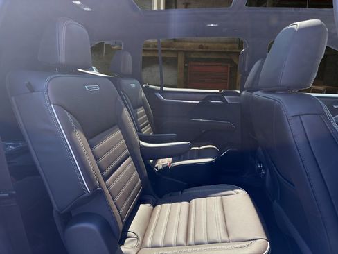 New 2026 GMC Acadia Denali Ultimate w/ LPO, Floor Liner Package AWD/4WD image 18