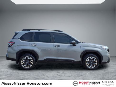 Used 2025 Subaru Forester Premium w/ Convenience Package #1 image 8