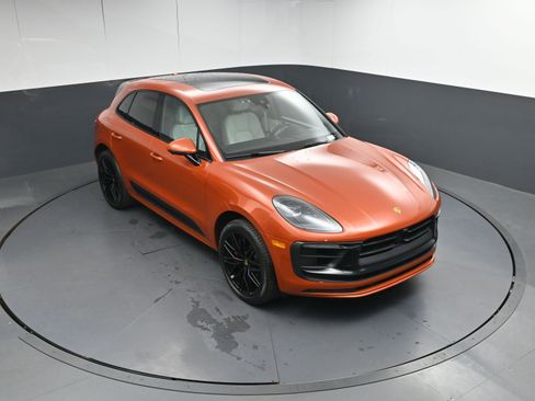 Certified 2022 Porsche Macan GTS image 39