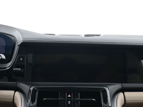 Used 2025 Porsche Panamera image 11