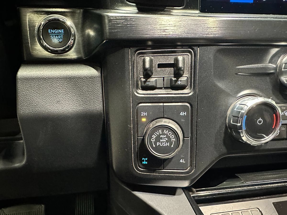 Used 2024 Ford F350 Lariat w/ Lariat Ultimate Package AWD/4WD image 35