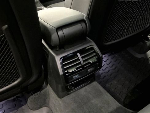 Certified 2025 Audi Q3 2.0T Premium w/ Convenience Package image 37