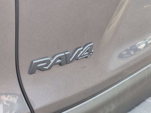Used 2022 Toyota RAV4 XLE Premium AWD/4WD image 26