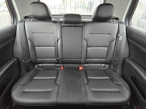 Used 2018 Volkswagen Golf SE image 17