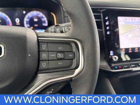 Used 2024 Jeep Wagoneer L Series II image 19